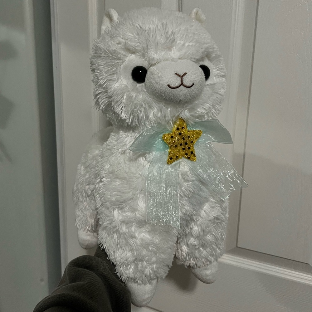 amyse alpacasso white alpacca llama plushie from round one